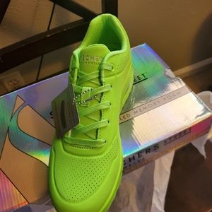 Womens Skechers Sneakers Size 8